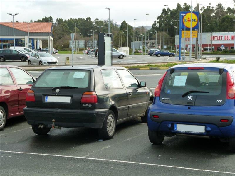 Ancove inicia una campaña para perseguir en  A Coruña la venta ilegal de coches en la calle