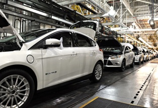 Ford usará billetes viejos para fabricar componentes de sus vehículos