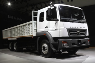 Daimler inaugura una nueva planta de camiones en india 