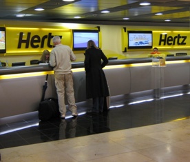 Hertz ofrecerá a sus clientes una flota de alquiler de eléctricos e híbridos 