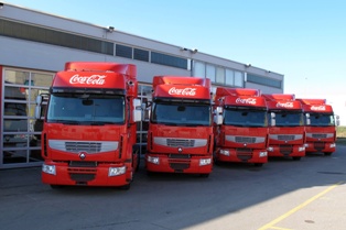 Renault trucks entrega cinco camiones a coca-cola en suiza