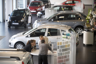Las ventas de coches en francia superan la previsión de españa para todo 2012