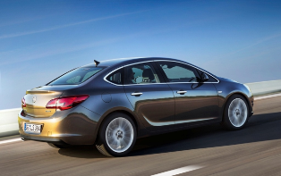 Opel amplía la gama del astra con una nueva versión sedán 