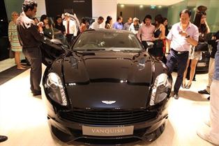 Aston martin abre un nuevo concesionario en singapur