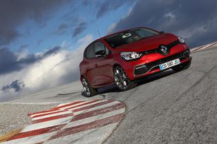 Renault venderá en españa este mes el clio sport tourer y r.s. 200 edc