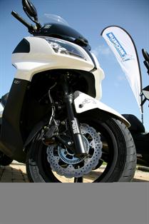 Michelin suministrará neumáticos de moto a la dgt 