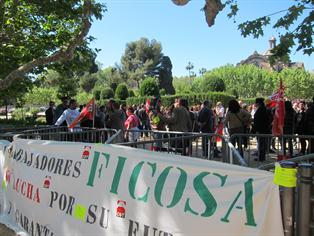 Trabajadores de Ficosa piden la intervención del Gobierno catalán en la firma
