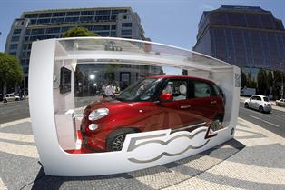 Fiat exhibirá un 500L en una caja de juguete frente a la Puerta de Alcalá