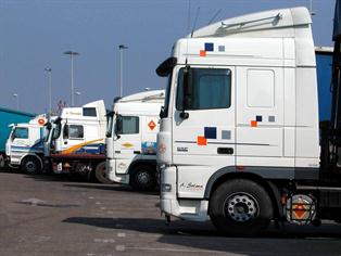 Francia suspende la 'ecotasa' a los camiones