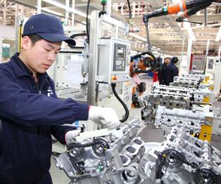 Mercedes-Benz invierte 400 millones en una planta de motores en China