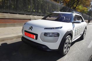 El Citroën C4 Cactus, que se fabricará en Madrid, circula por la capital