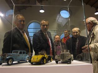 Los coches en miniatura toman el Museo de Historia de la Automoción