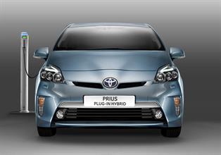 Toyota cede un Prius plug-in hybrid a la Consejería de Medio Ambiente de la Comunidad de Madrid
