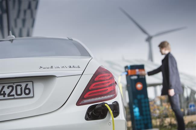 La batería del S 500 Plug-in Hybrid de Mercedes se recargará en 2 horas