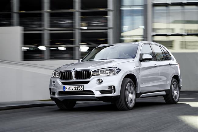 BMW lanzará en otoño su primer híbrido enchufable en serie