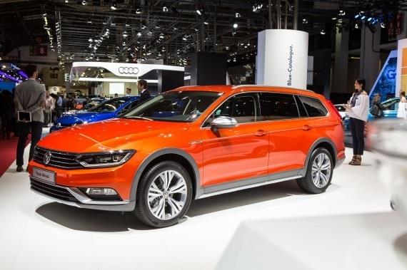 Volkswagen presenta los nuevos Touran, Passat GTE y Passat Alltrack