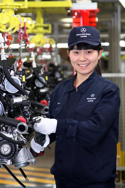 Daimler cumple 10 años de producción de automóviles en Pekín