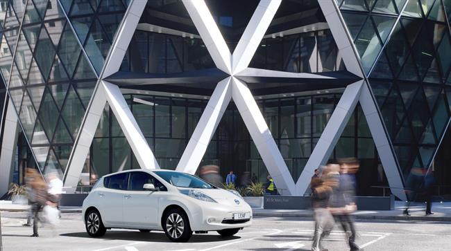 Nissan colaborará con Norman Foster para diseñar la gasolinera del futuro