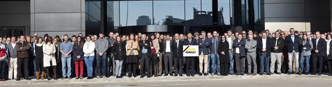 Los empleados de Renault en España guardan un minuto de silencio por los atentados de París