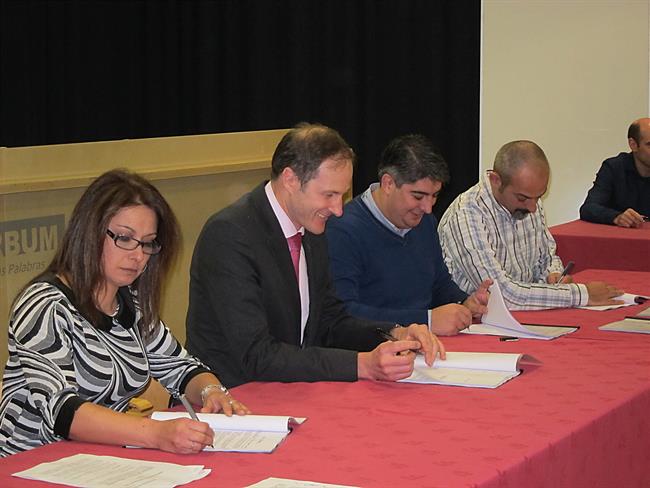 PSA y sindicatos SIT, CC.OO. y UGT firman el convenio del centro de Vigo