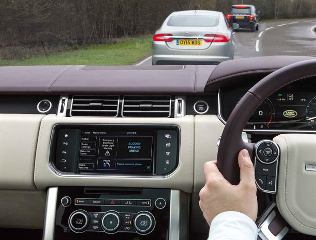 Jaguar Land Rover inicia pruebas en el primer pasillo conectado de Reino Unido de coches autónomos