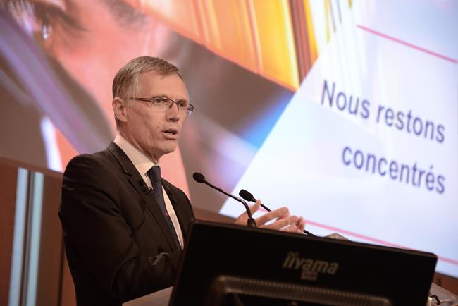 El presidente de PSA Peugeot Citroën asegura que su sueldo no lo elige él