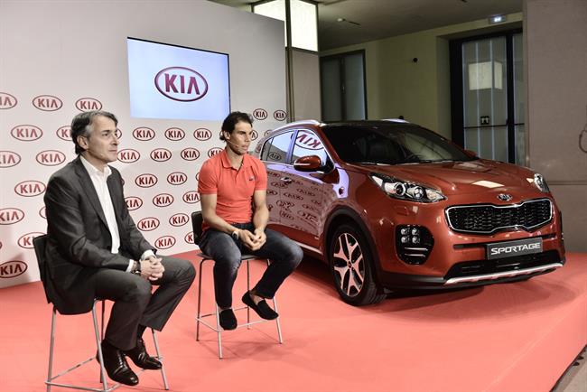 Kia entrega el nuevo Kia Sportage a Rafa Nadal