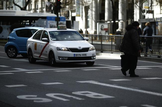 Fedetaxi denuncia a Uber por su transporte alternativo a la línea 1 de metro de Madrid