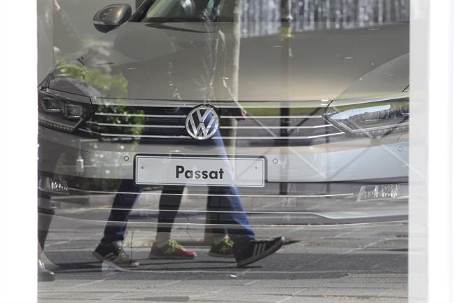Volkswagen ficha una excomisaria de Clima y un ex de la agencia verde de EEUU