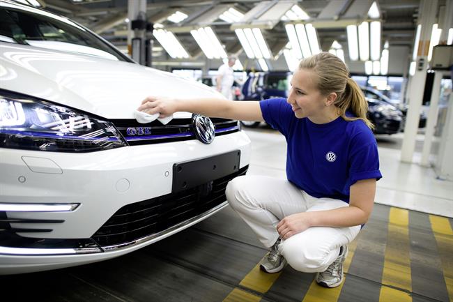 Volkswagen recortará 30.000 puestos de trabajo, sin despidos