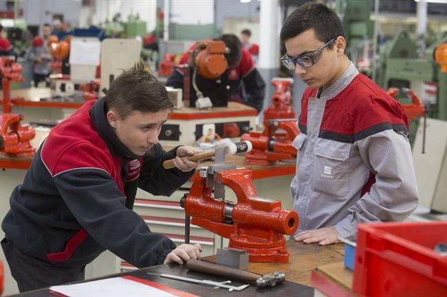 Seat celebra el 60 aniversario de su Escuela de Aprendices