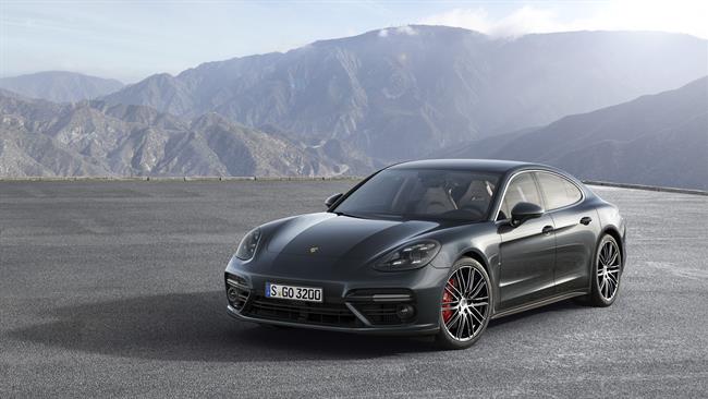 Porsche, la marca más valorada por los internautas españoles en 2016