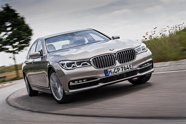 Trump amenaza a BMW con un impuesto para coches hechos en México