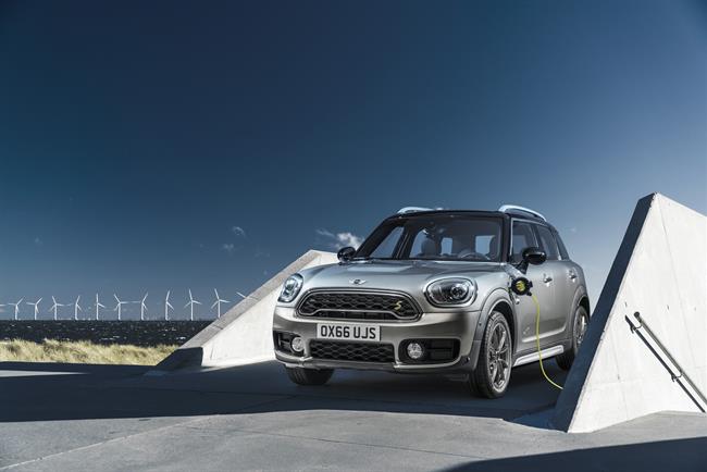 Mini lanzará en junio su primer modelo híbrido enchufable
