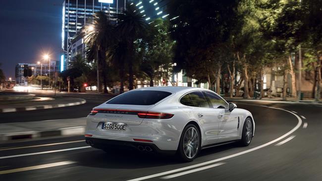 Porsche repite como la marca más valorada por los internautas españoles en febrero