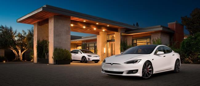 El precio de un vehículo Tesla de segunda mano es un 35% más bajo