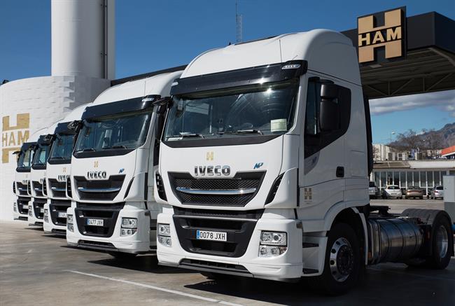 Iveco entrega 25 unidades del Stralis NP de gas natural a Transportes HAM