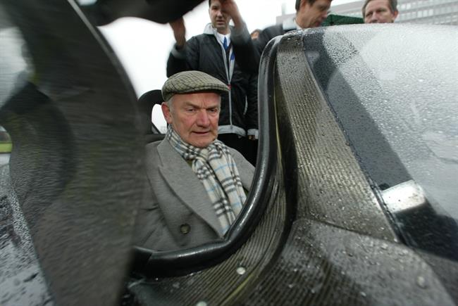 El expresidente de Volkswagen Piech busca vender acciones de Porsche SE por 1.000 millones