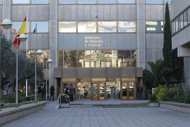 OCU y Facua critican al Gobierno por actuar con "opacidad" en los test de emisiones