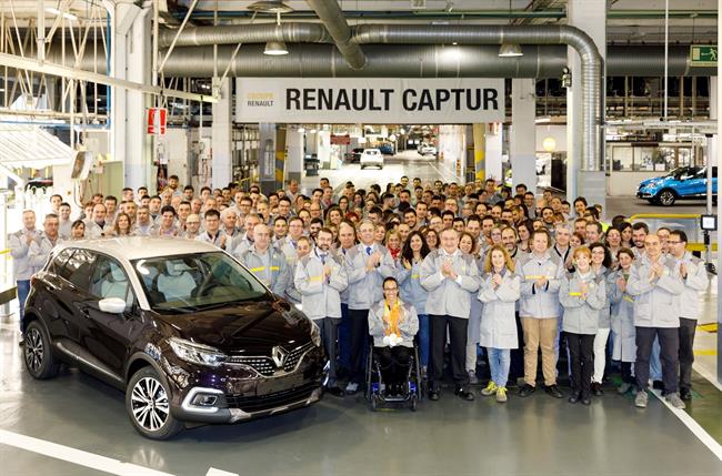 La atleta española con más medallas paralímpicas visita las factorías de Renault en Valladolid