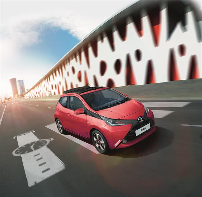 Toyota renueva la gama del Aygo con dos nuevos acabados con carrocería descapotable