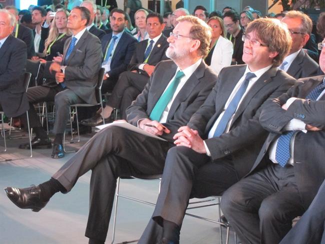 Rajoy avisa de que el futuro del motor y de la economía pasa por la conexión y no por el "aislamiento"
