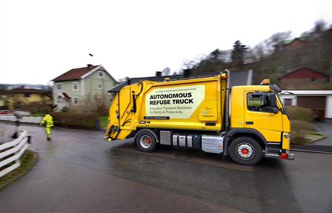 Volvo Trucks y Renova investigan mejorar la gestión de residuos con camiones automatizados