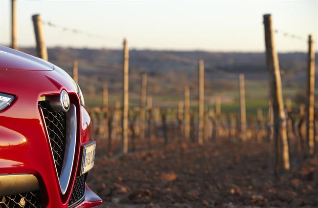 Los nuevos Giulia y Stelvio impulsarán 30-40% las ventas de Alfa Romeo en 2017