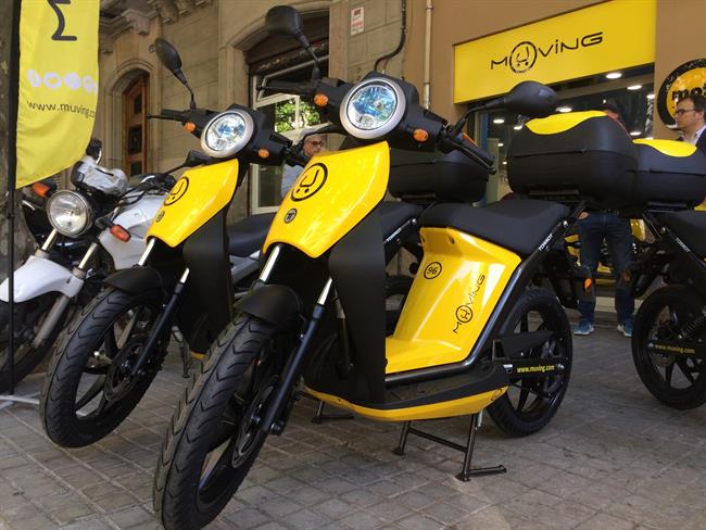 Muving rueda en Madrid con 135 motos eléctricas que se alquilan por 18 céntimos el minuto