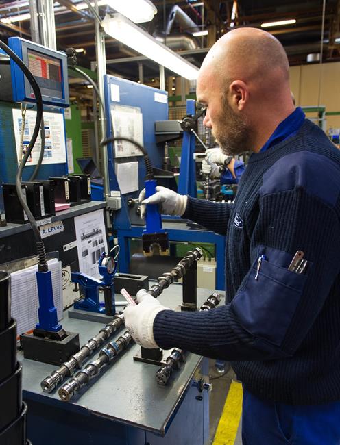 La producción de vehículos desciende un 3,9% en el primer cuatrimestre