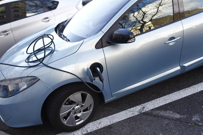 El 43% de los automovilistas, dispuesto a comprar un coche eléctrico