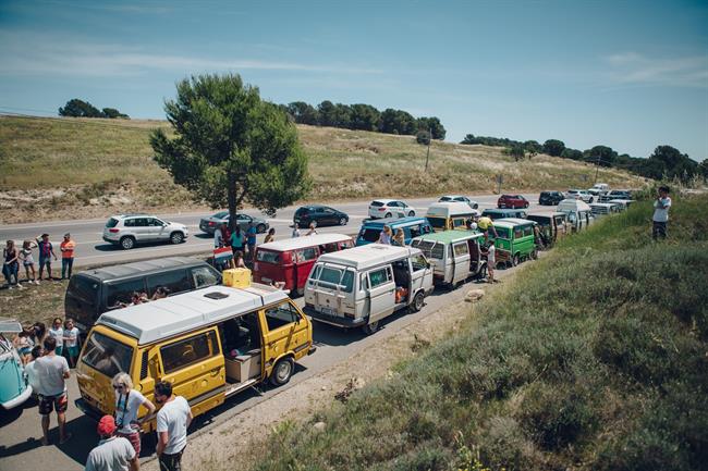 La edición de 2017 de FurgoVolkswagen acoge a cerca de 6.000 aficionados y 755 furgonetas