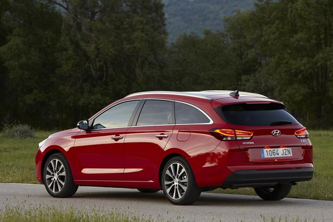 Hyundai amplía la familia i30 con la llegada del familiar CW