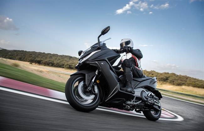 El scooter más potente de Kymco, el AK 550, a la venta en septiembre